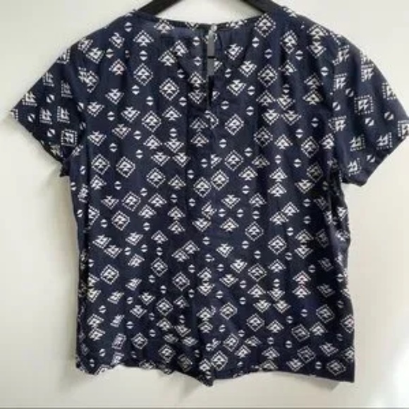 GAP · NAVY PINTUCK PRINTED SHORT SLEEVE - SIZE S - Picture 7 of 9